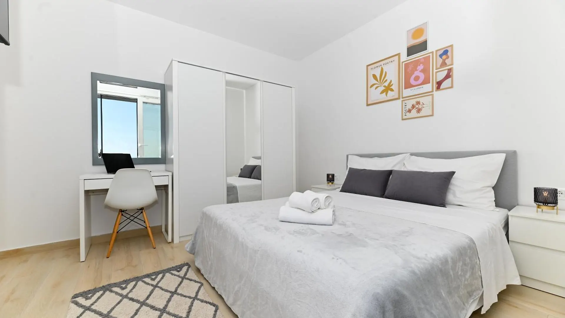 Luxury Apartment Skyline سبليت