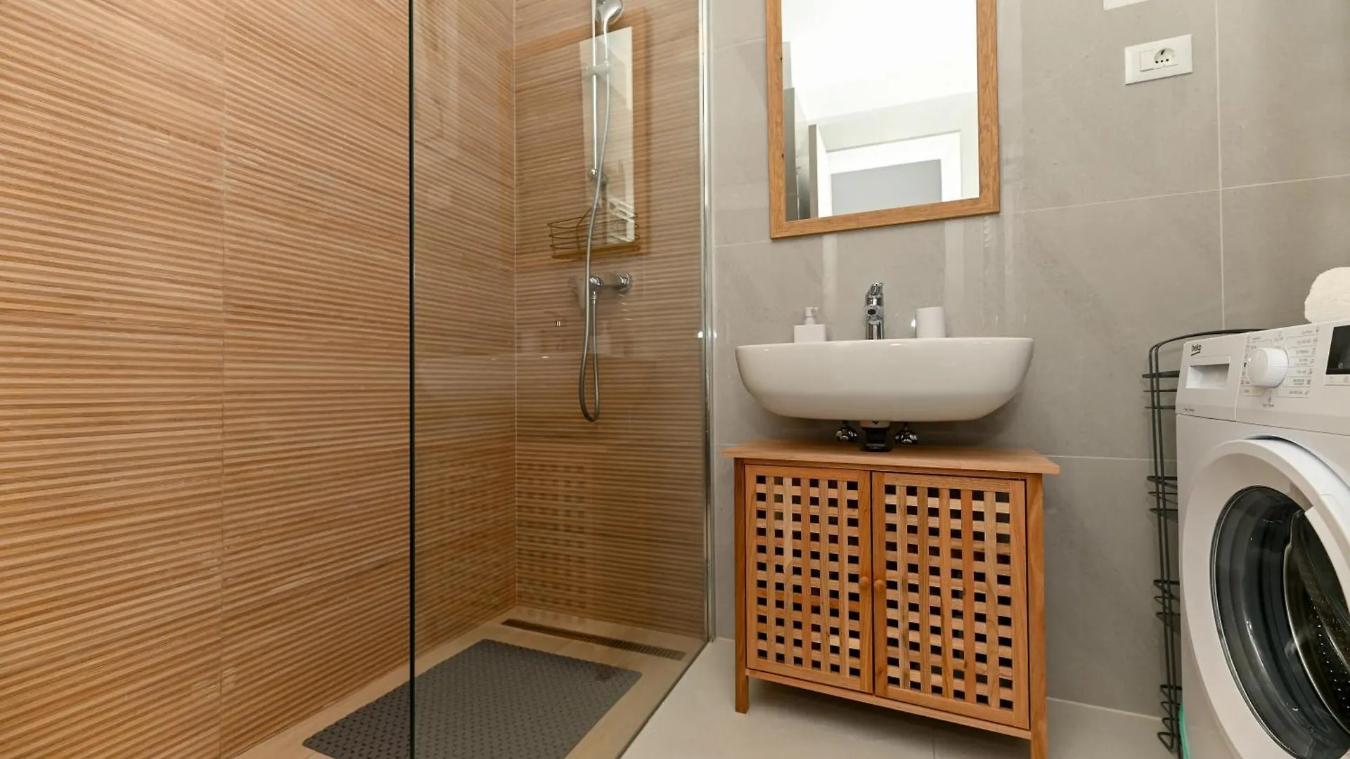 Luxury Apartment Skyline سبليت