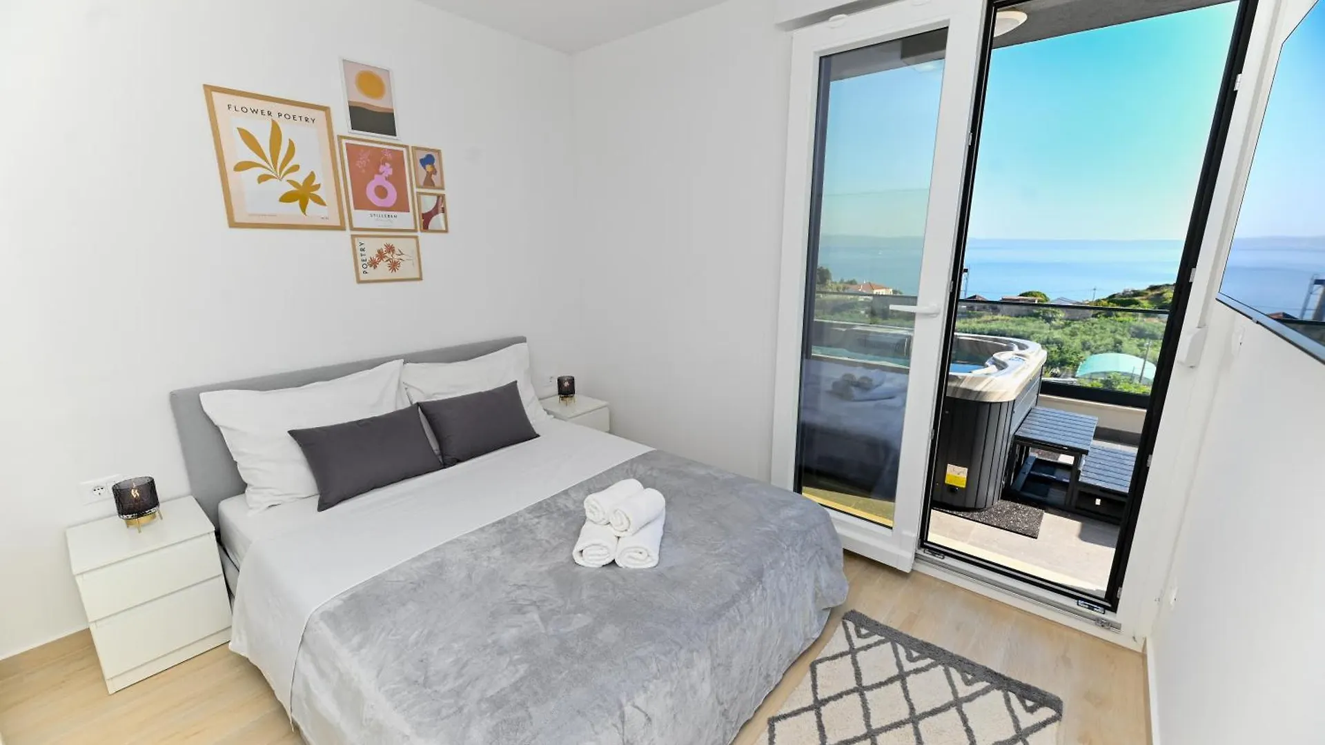 Luxury Apartment Skyline سبليت
