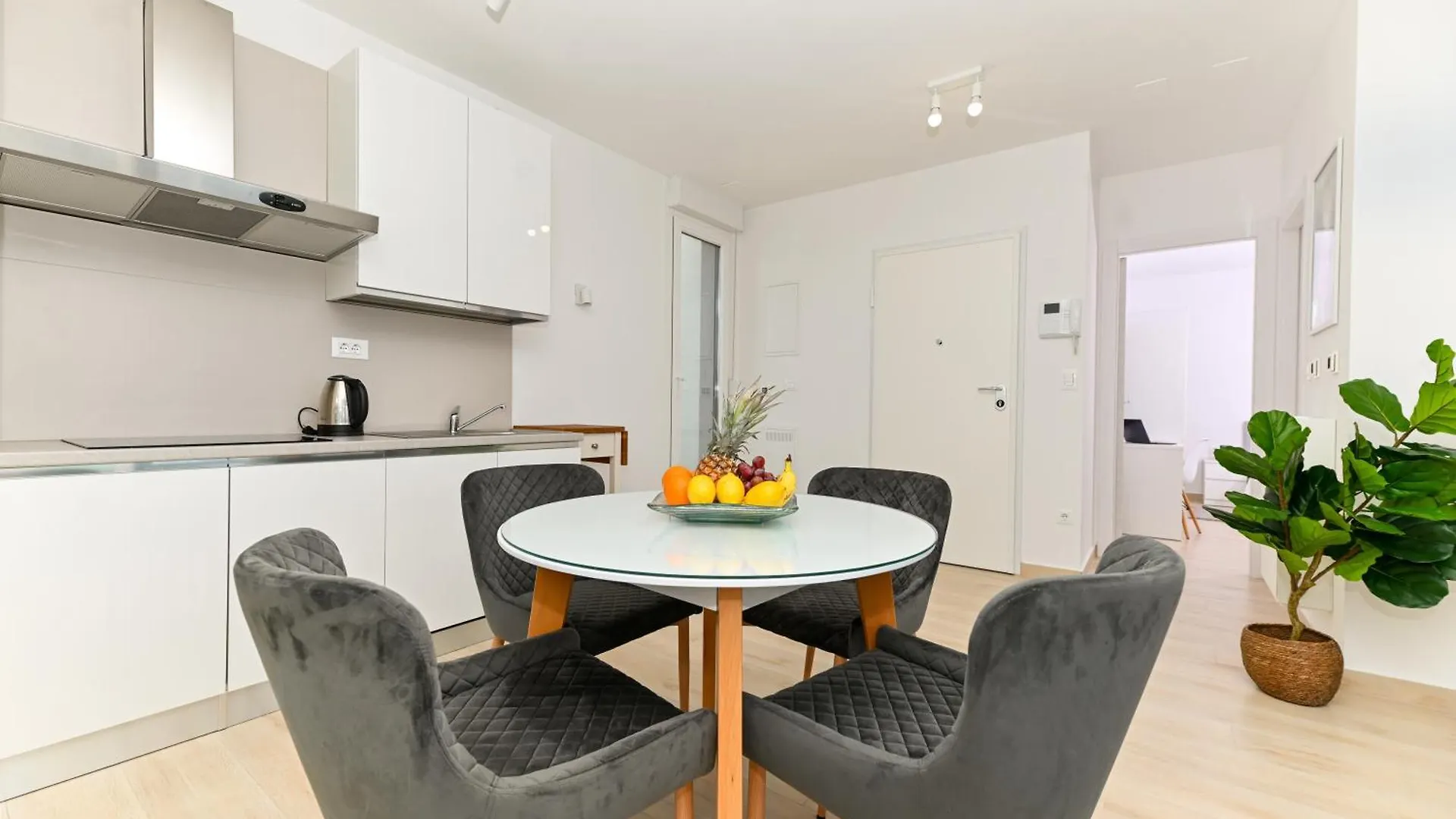 Luxury Apartment Skyline سبليت