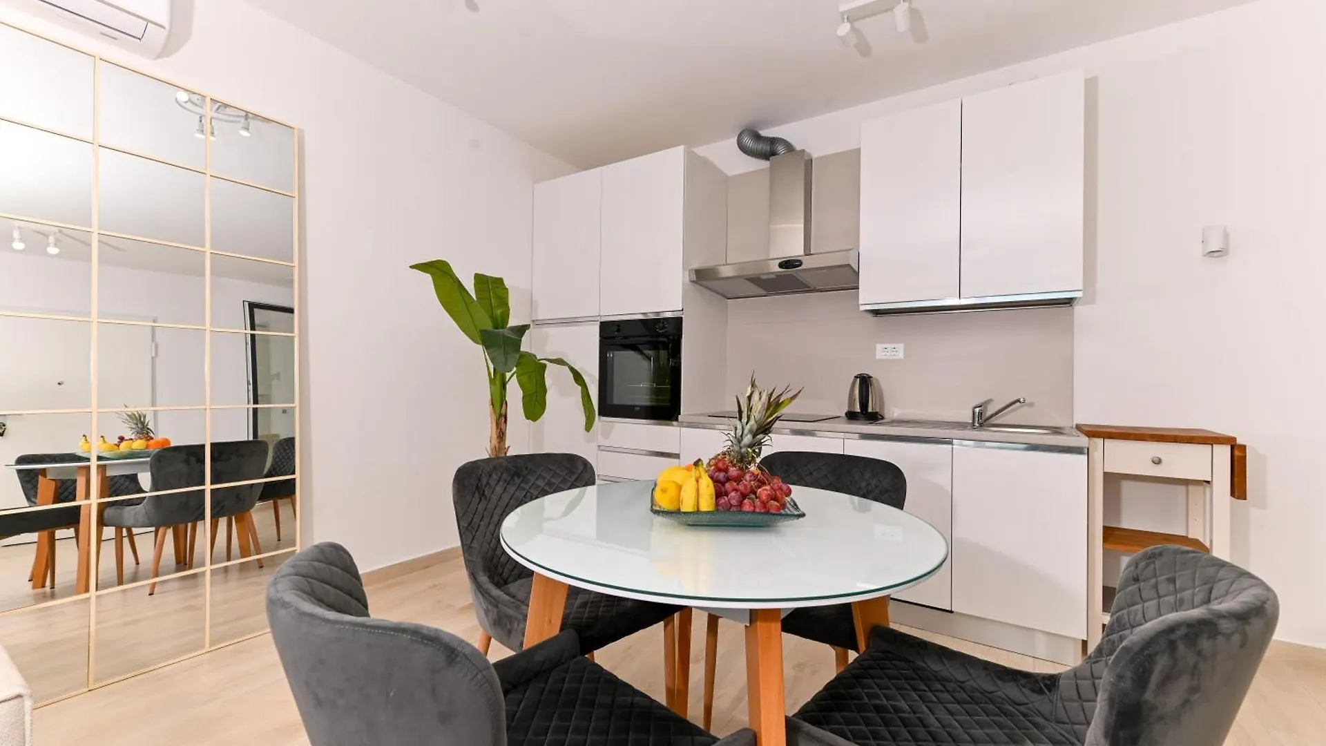 Luxury Apartment Skyline سبليت