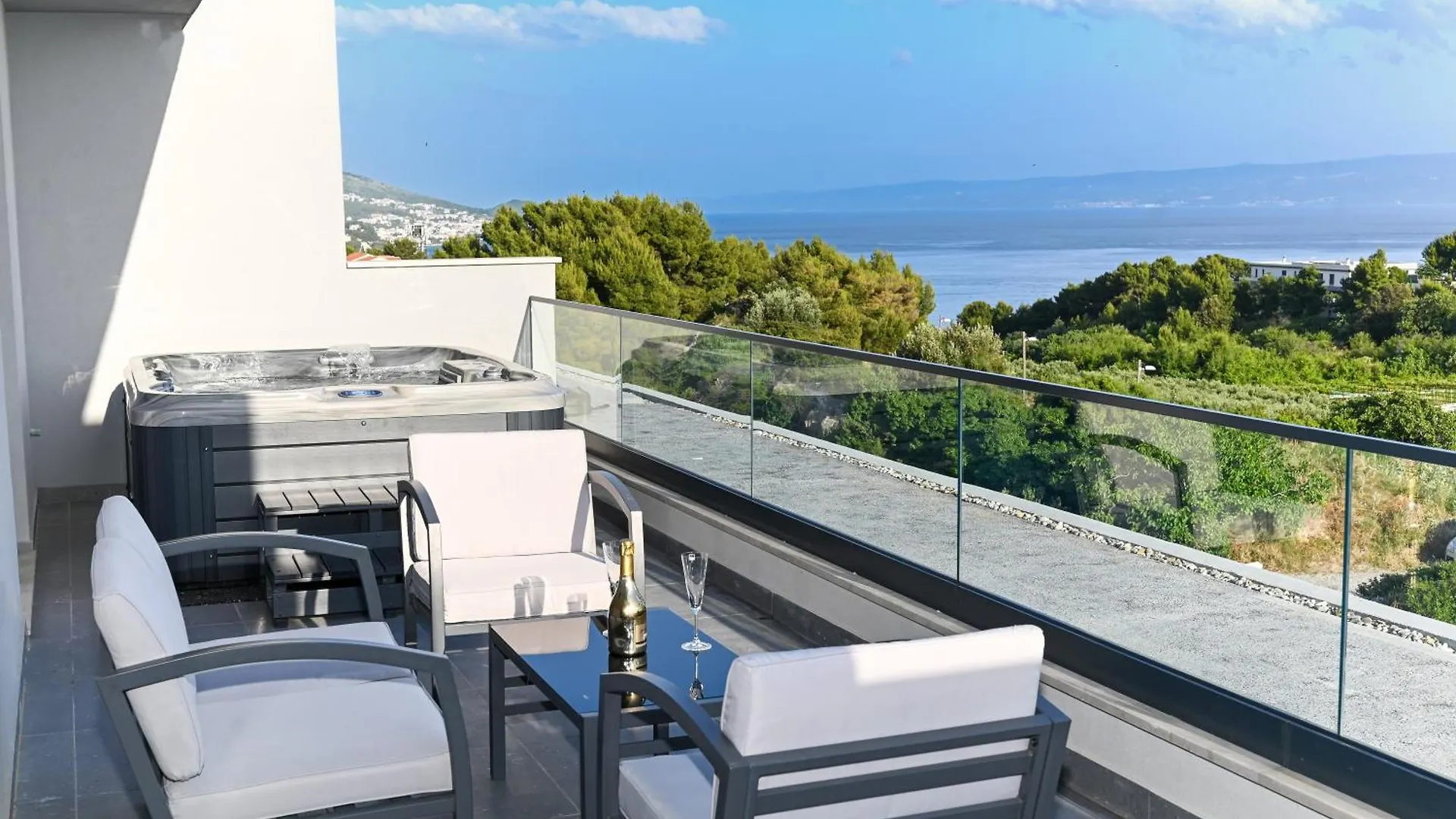 Luxury Apartment Skyline سبليت